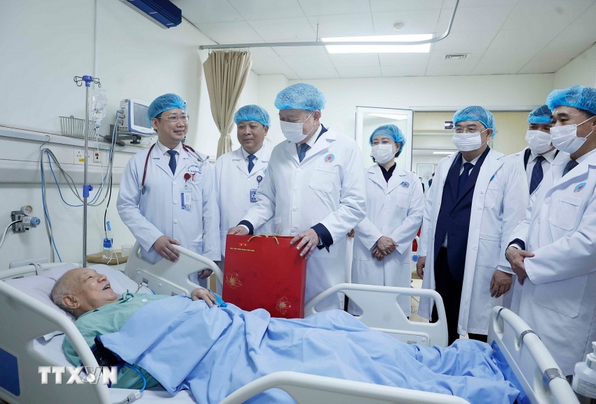 Thầy thuốc là điểm tựa của bệnh nhân, chăm sóc bệnh nhân bằng cả trí tuệ và tấm lòng