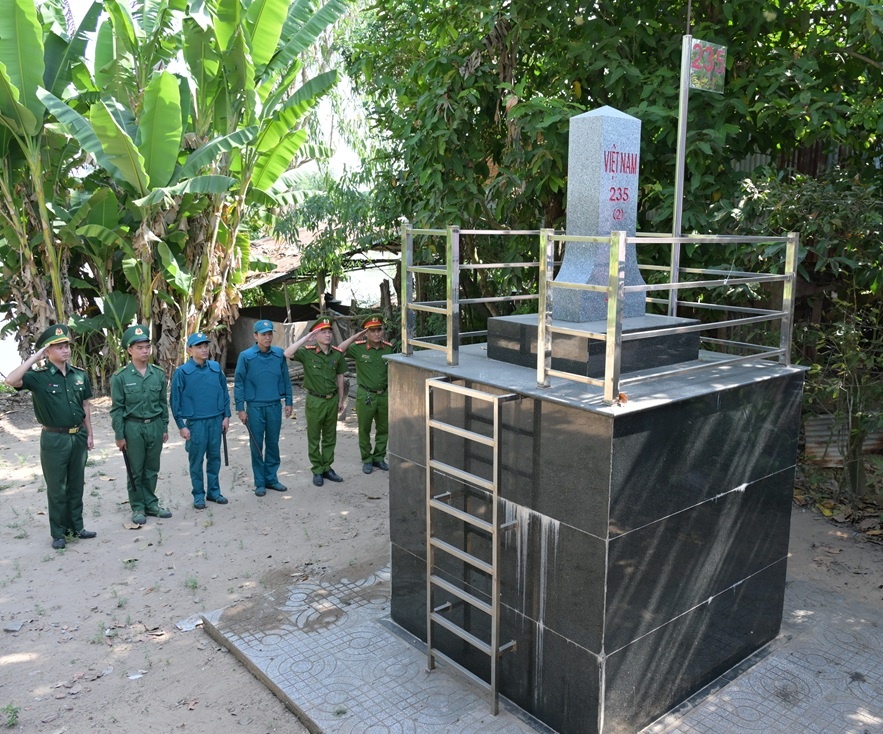 Bộ đội Biên phòng bảo vệ vững chắc chủ quyền biên giới Tây Nam Bộ đội Biên phòng bảo vệ vững chắc chủ quyền biên giới Tây Nam