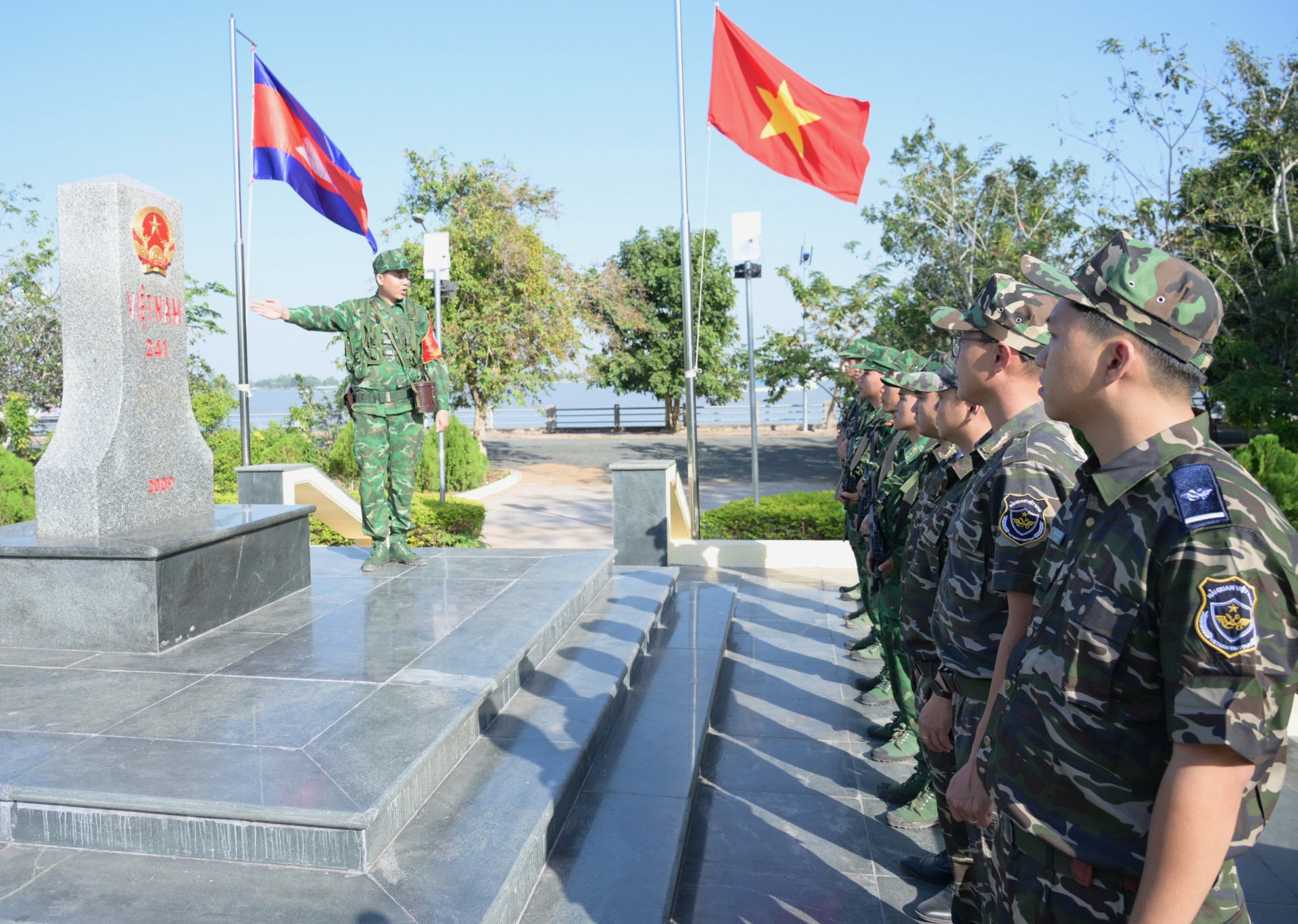 Bộ đội Biên phòng bảo vệ vững chắc chủ quyền biên giới Tây Nam Bộ đội Biên phòng bảo vệ vững chắc chủ quyền biên giới Tây Nam
