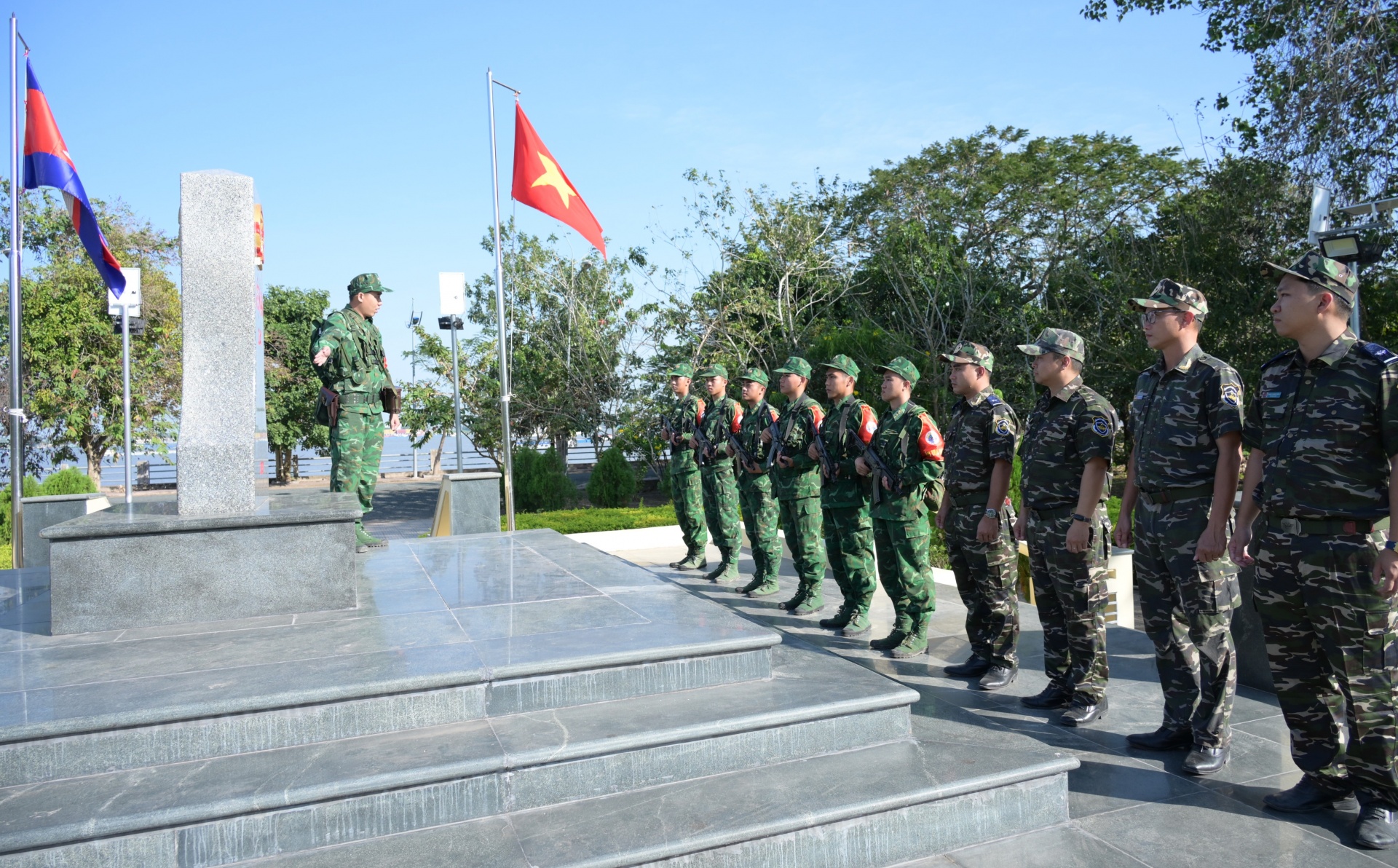 Bộ đội Biên phòng bảo vệ vững chắc chủ quyền biên giới Tây Nam Bộ đội Biên phòng bảo vệ vững chắc chủ quyền biên giới Tây Nam