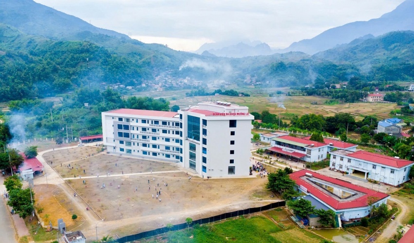 Bệnh viện Đa khoa Khu vực Mường La: Nơi chuyên môn tỏa sáng, trái tim đồng điệu Bệnh viện Đa khoa Khu vực Mường La: Nơi chuyên môn tỏa sáng, trái tim đồng điệu