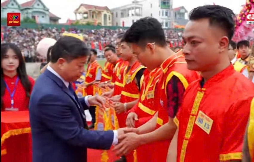 Phú Thọ: Hàng vạn du khách tham dự lễ hội chọi trâu xã Hải Lựu năm 2026