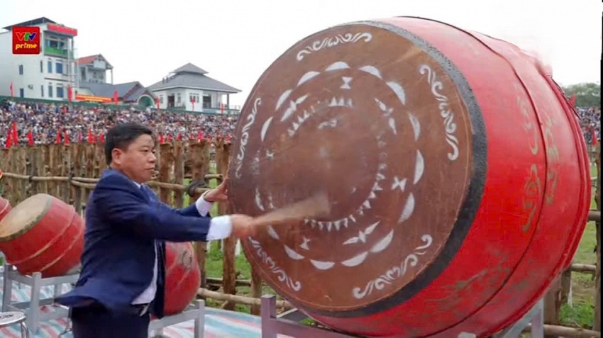 Phú Thọ: Hàng vạn du khách tham dự lễ hội chọi trâu xã Hải Lựu năm 2026