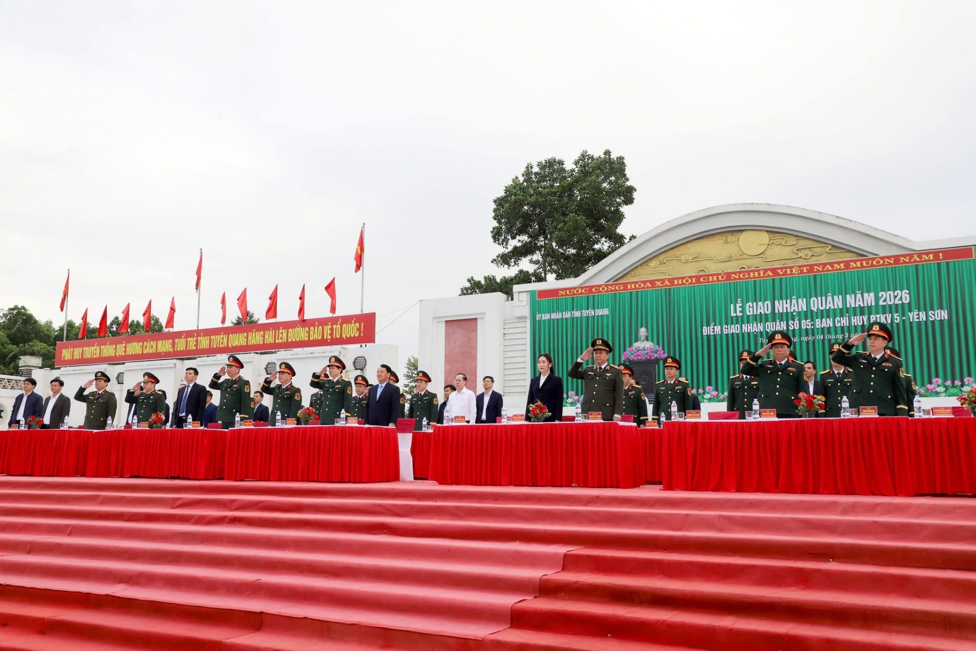 Tuyên Quang: Bí thư Tỉnh ủy Hầu A Lềnh dự Lễ giao nhận quân năm 2026