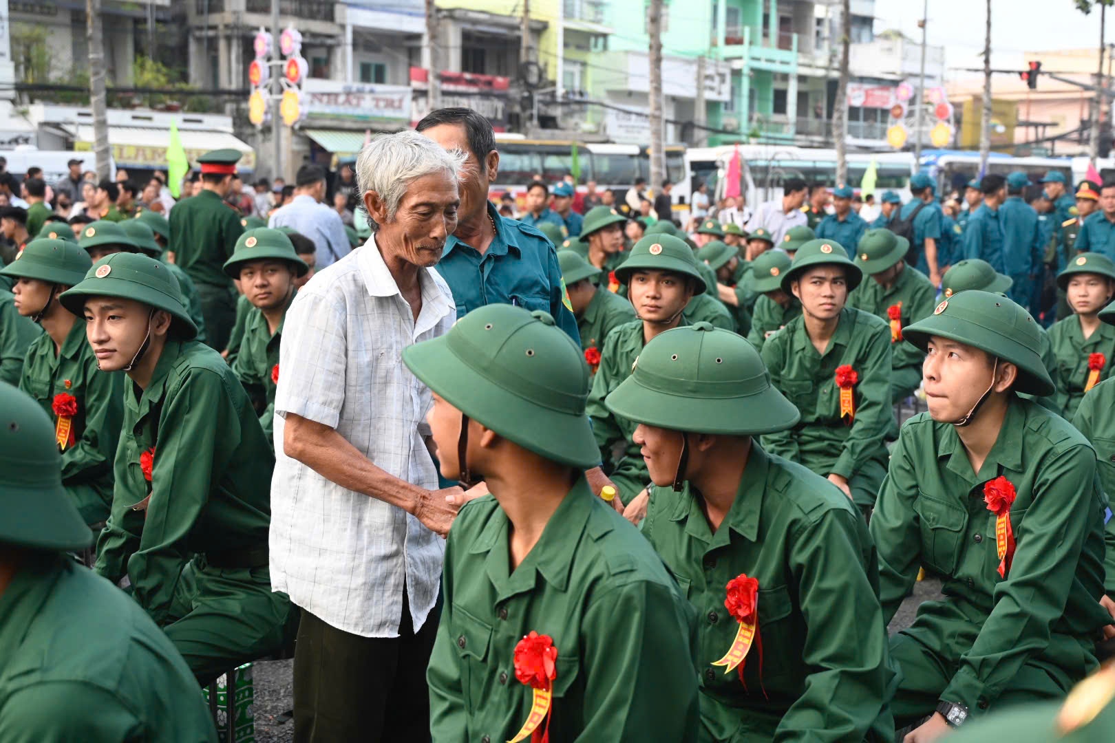 Trang trọng, an toàn Lễ giao, nhận quân tại 46 điểm của Quân khu 9