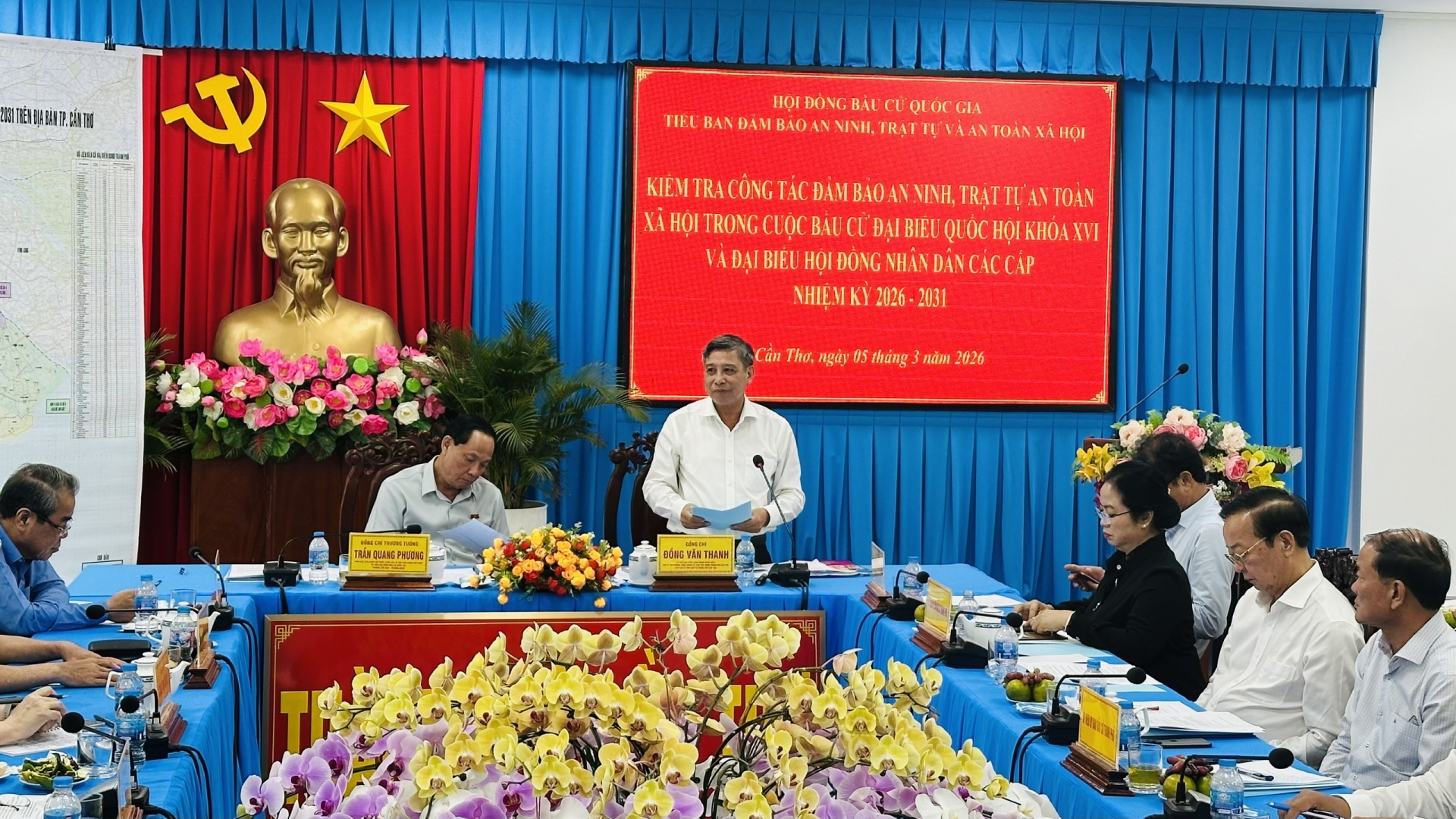 Phó Chủ tịch Quốc hội Trần Quang Phương làm việc với Ủy ban Bầu cử thành phố Cần Thơ