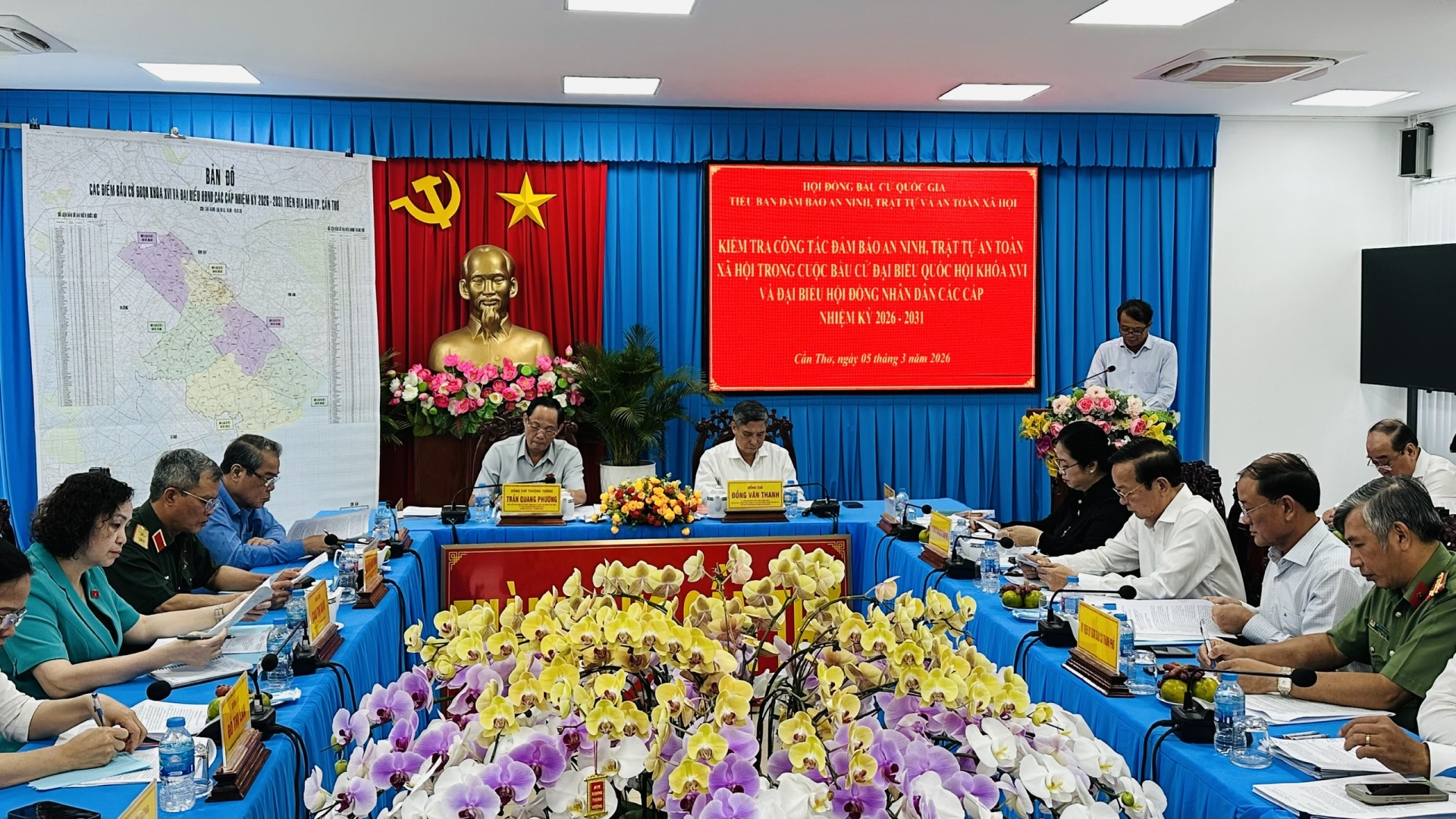 Phó Chủ tịch Quốc hội Trần Quang Phương làm việc với Ủy ban Bầu cử thành phố Cần Thơ