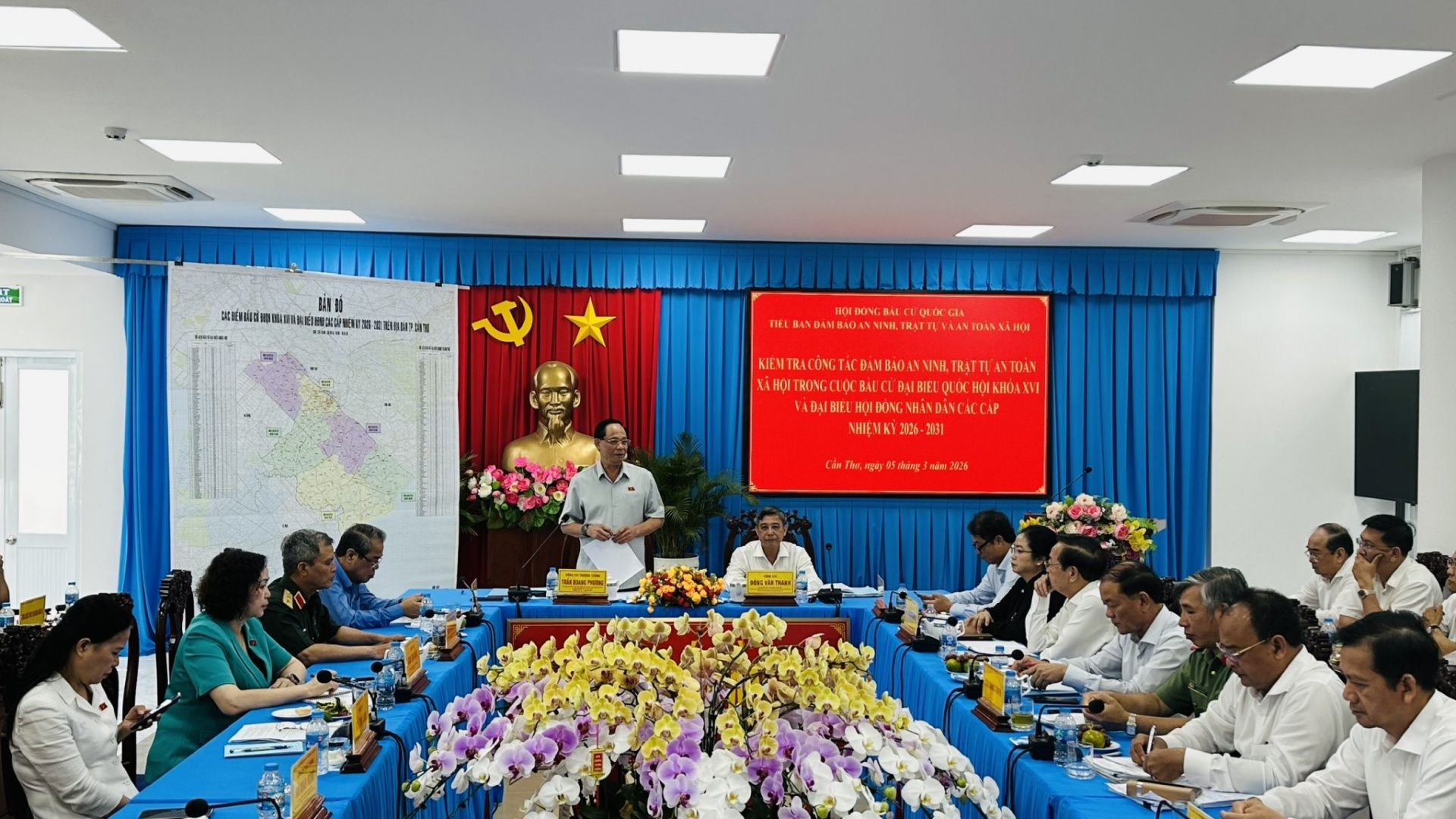 Phó Chủ tịch Quốc hội Trần Quang Phương làm việc với Ủy ban Bầu cử thành phố Cần Thơ