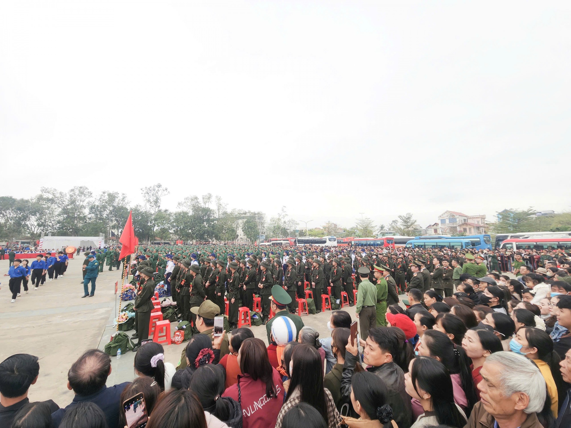 Hơn 3.800 thanh niên tỉnh Thanh Hóa hăng hái lên đường nhập ngũ, thực hiện nghĩa vụ thiêng liêng với tổ quốc