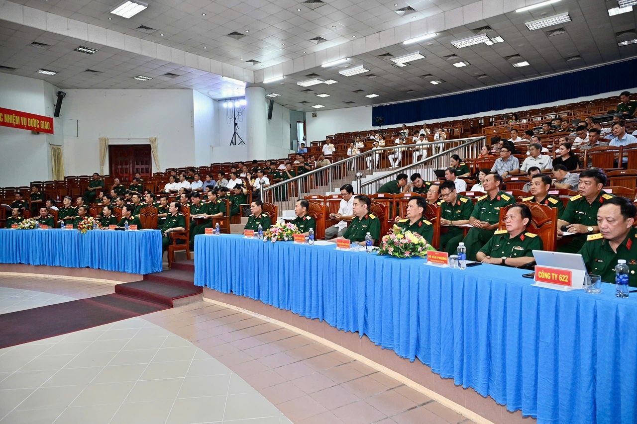 Quân khu 9: Khen thưởng nhiều tập thể, cá nhân trong tuyên truyền các hoạt động quân sự, quốc phòng Quân khu 9: Khen thưởng nhiều tập thể, cá nhân trong tuyên truyền các hoạt động quân sự, quốc phòng