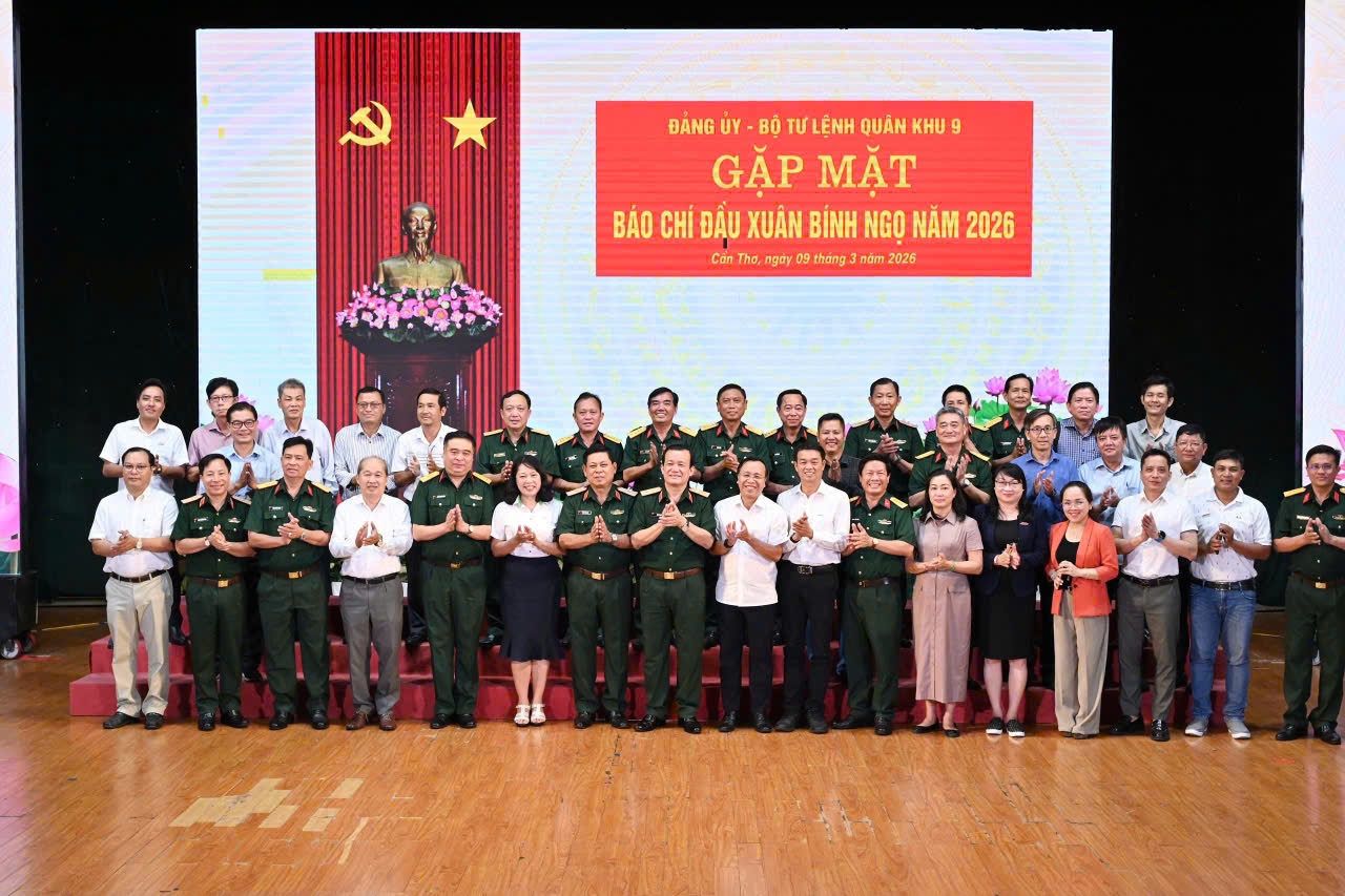 Tạp chí Sức khỏe và Môi trường nhận bằng khen của Quân khu 9 trong công tác tuyên truyền Tạp chí Sức khỏe và Môi trường nhận bằng khen của Quân khu 9 trong công tác tuyên truyền