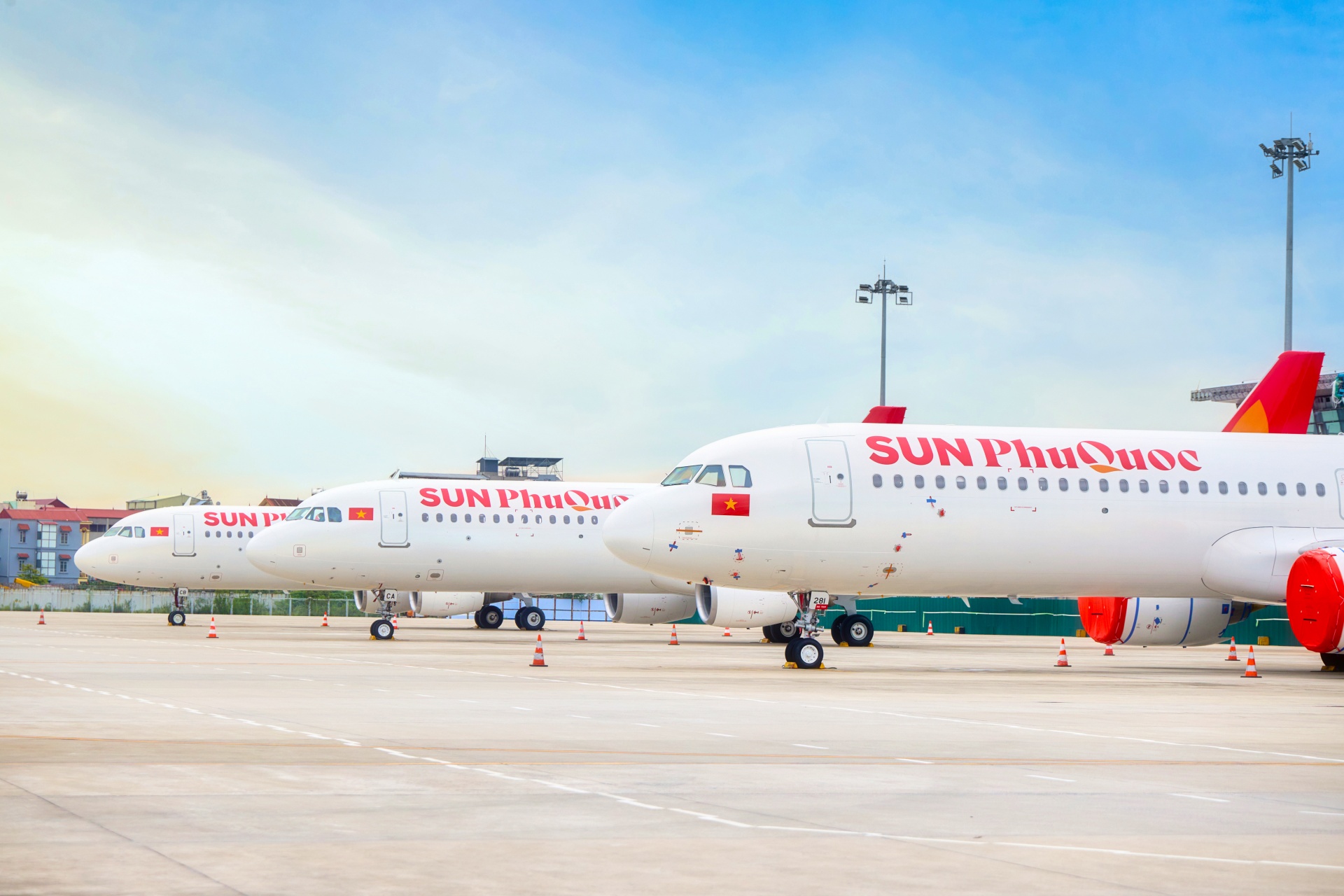 Sun PhuQuoc Airways đã tạo nên một thương vụ chưa từng có trong lịch sử hàng không Việt Nam: ký kết hợp đồng trị giá 22,5 tỷ USD để mua 40 tàu bay thân rộng Boeing 787-9 Dreamliner.