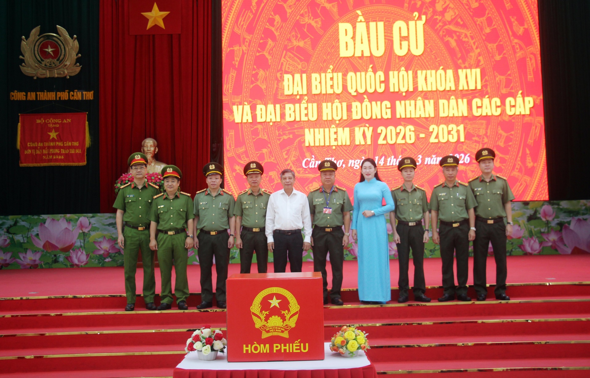 Lực lượng công an Cần Thơ bỏ phiếu sớm, sẵn sàng bảo đảm an ninh ngày bầu cử