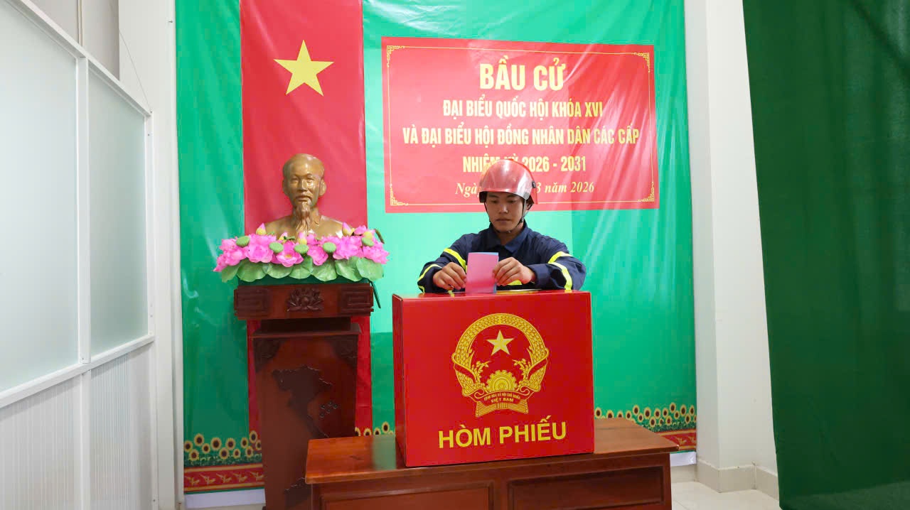 Lực lượng công an Cần Thơ bỏ phiếu sớm, sẵn sàng bảo đảm an ninh ngày bầu cử