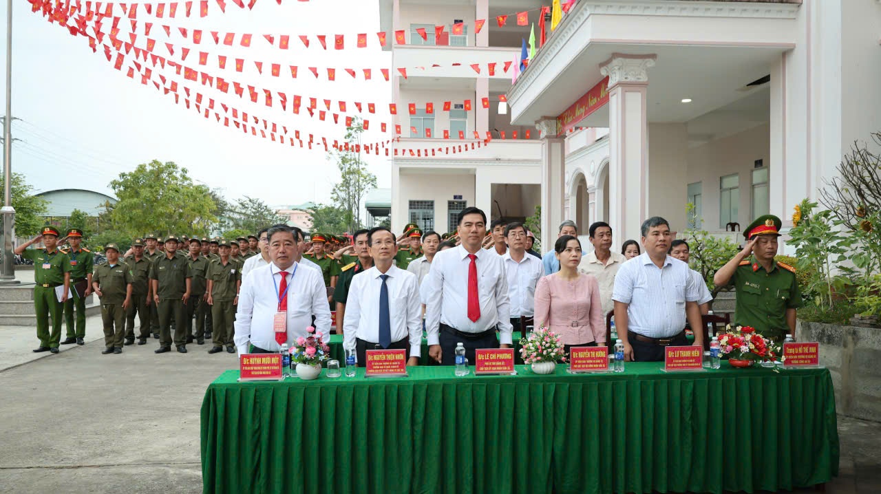 Lực lượng công an Cần Thơ bỏ phiếu sớm, sẵn sàng bảo đảm an ninh ngày bầu cử