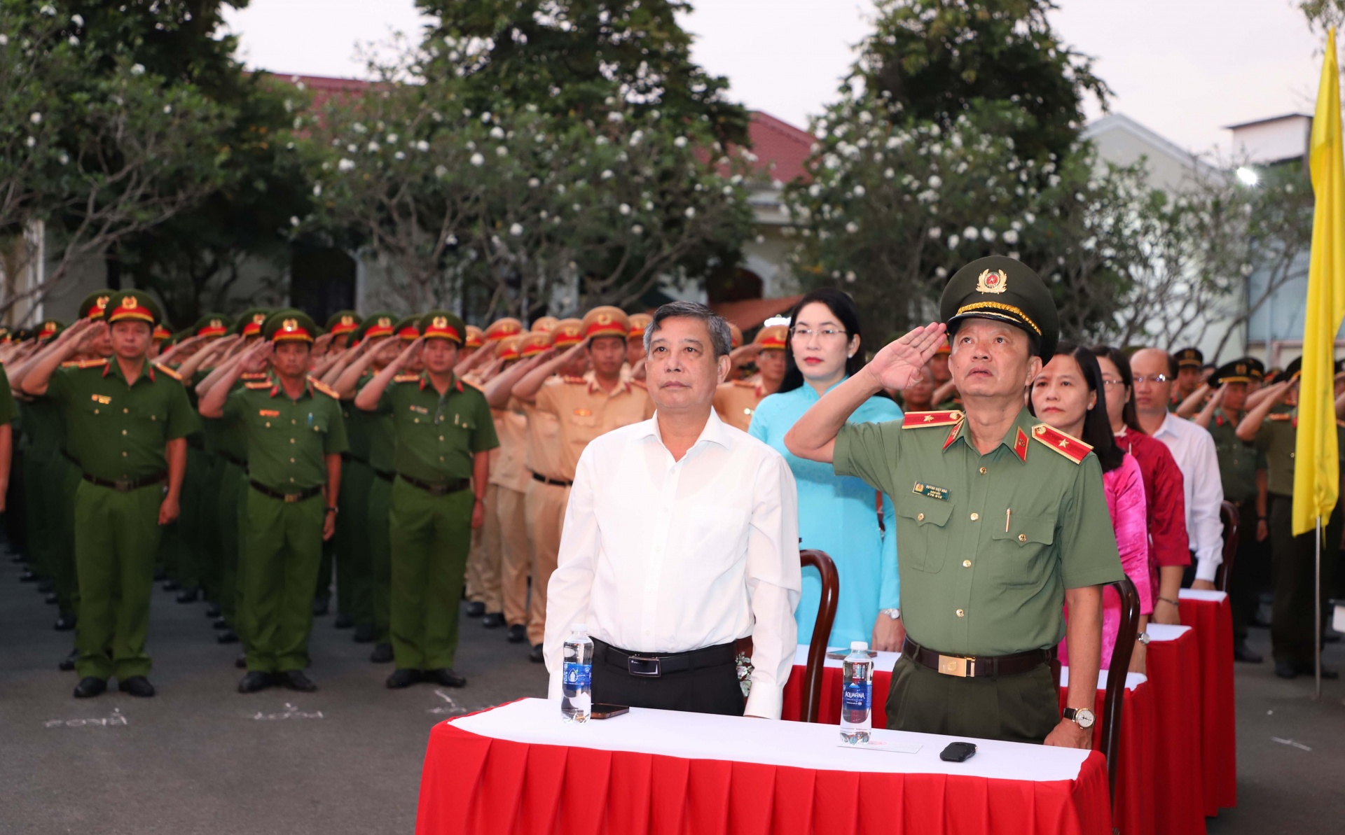 Lực lượng công an Cần Thơ bỏ phiếu sớm, sẵn sàng bảo đảm an ninh ngày bầu cử