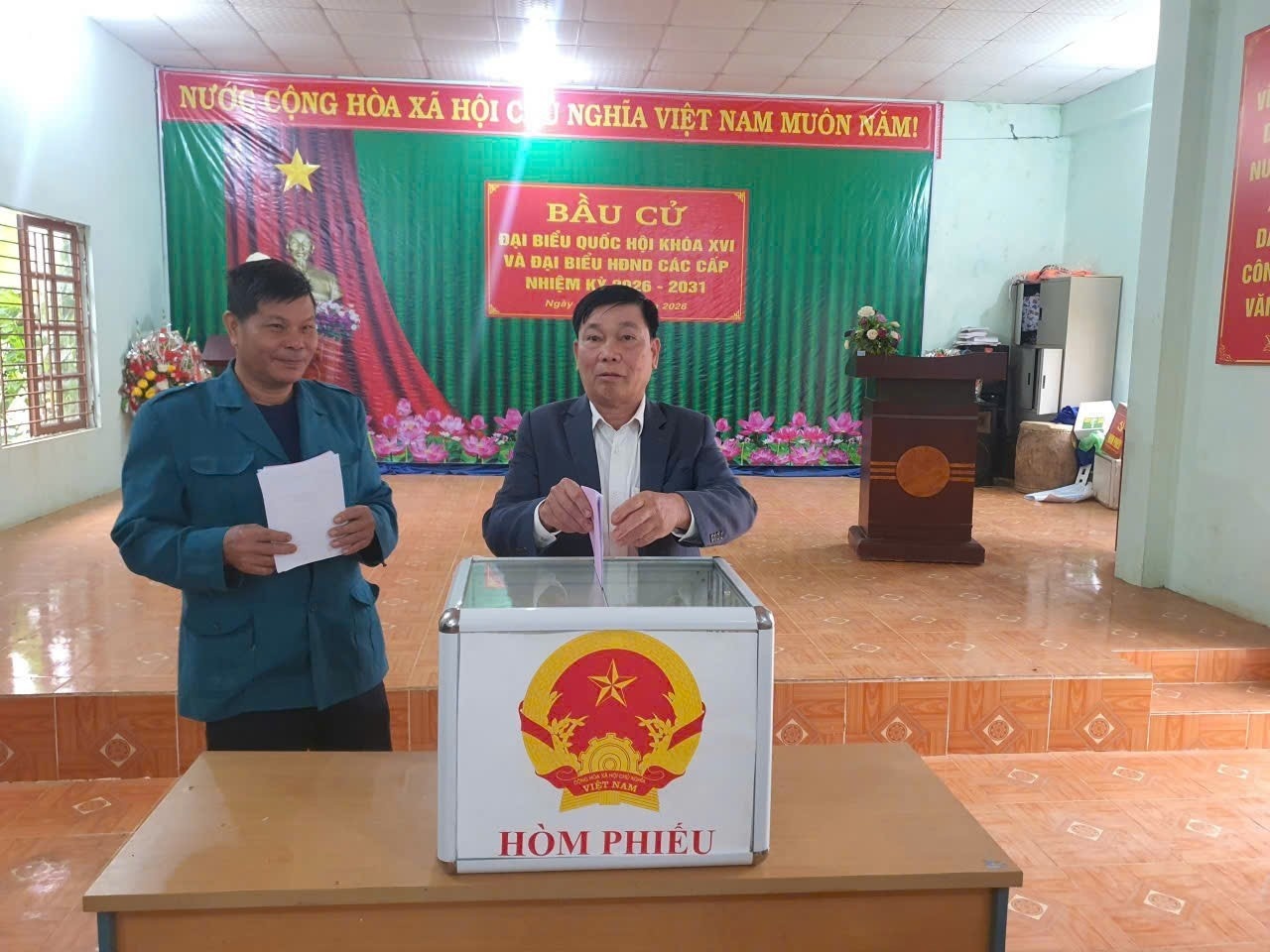 Rộn ràng ngày hội toàn dân – Ngày hội non sông Rộn ràng ngày hội toàn dân – Ngày hội non sông