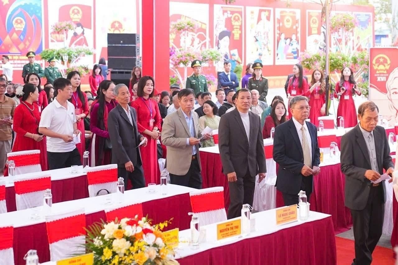 Rộn ràng ngày hội toàn dân – Ngày hội non sông Rộn ràng ngày hội toàn dân – Ngày hội non sông