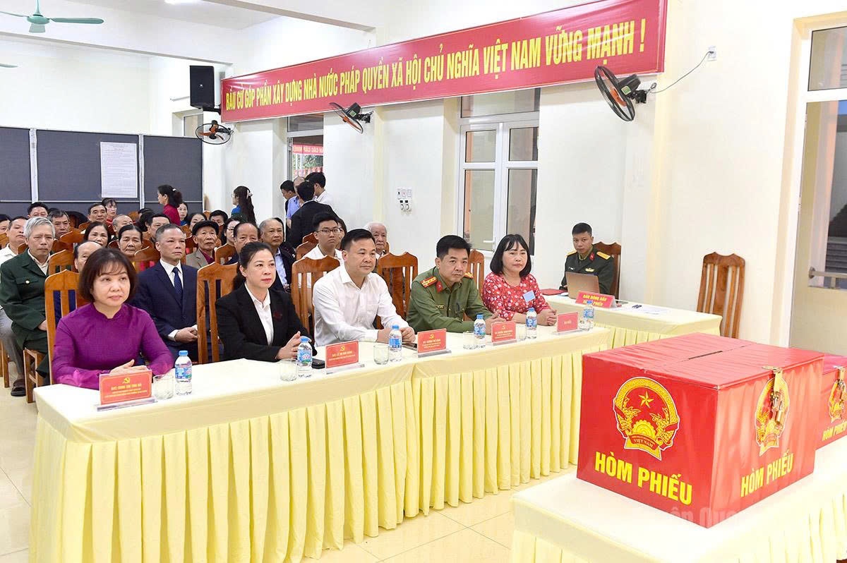 Ngày hội bầu cử ở Tuyên Quang: Niềm tin của cử tri gửi trọn qua từng lá phiếu