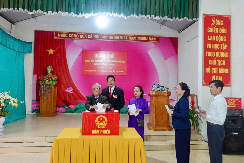 Ngày hội bầu cử ở Tuyên Quang: Niềm tin của cử tri gửi trọn qua từng lá phiếu