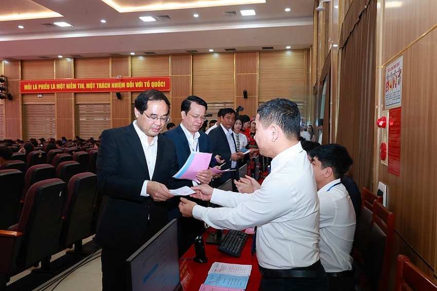 Bí thư Tỉnh uỷ Thái Nguyên Trịnh Xuân Trường bỏ phiếu tại Trường Đại học Khoa học (Đại học Thái Nguyên). Bí thư Tỉnh uỷ Thái Nguyên Trịnh Xuân Trường bỏ phiếu tại Trường Đại học Khoa học (Đại học Thái Nguyên).