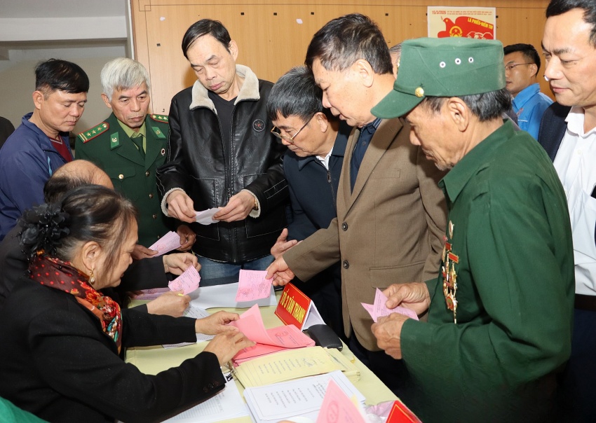 Điện Biên: Cử tri thực hiện quyền làm chủ, gửi gắm kỳ vọng phát triển Điện Biên: Cử tri thực hiện quyền làm chủ, gửi gắm kỳ vọng phát triển