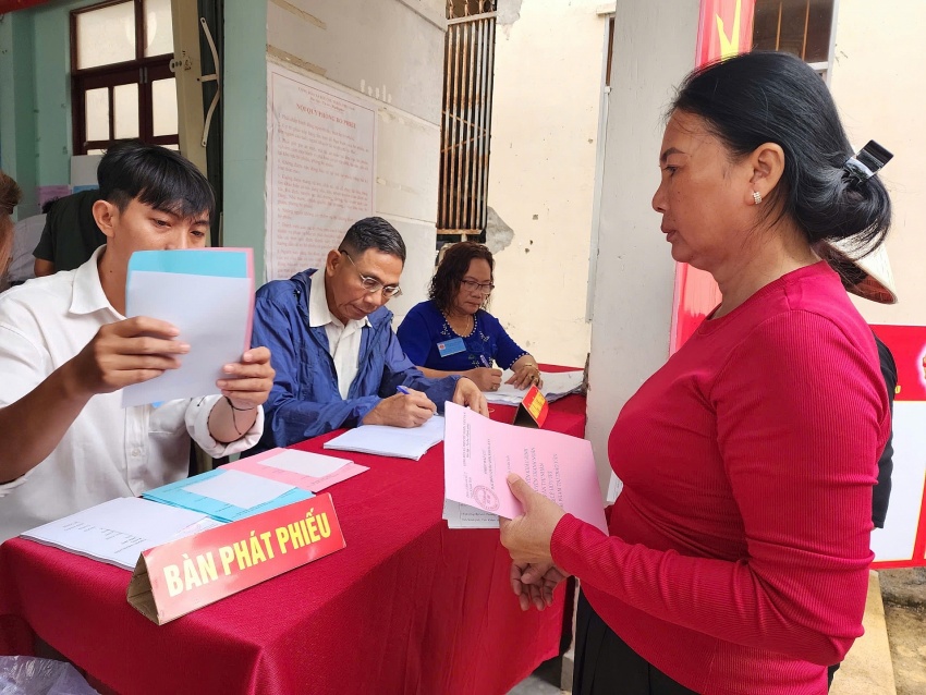 Khánh Hoà: Hơn 1,65 triệu cử tri thực hiện quyền công dân trong “Ngày hội non sông”