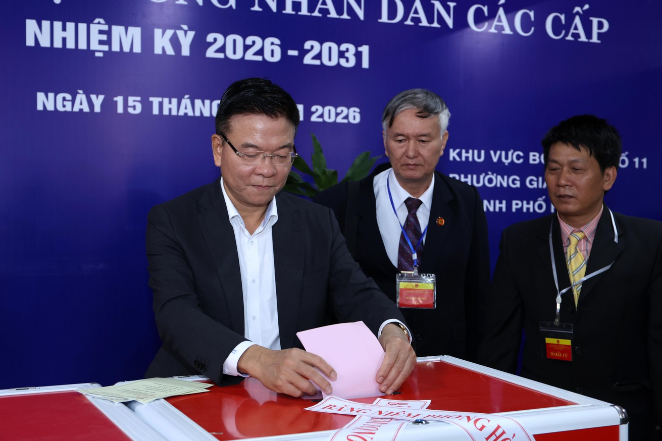 Các đồng chí lãnh đạo Đảng, Nhà nước hòa cùng 'Ngày hội non sông'