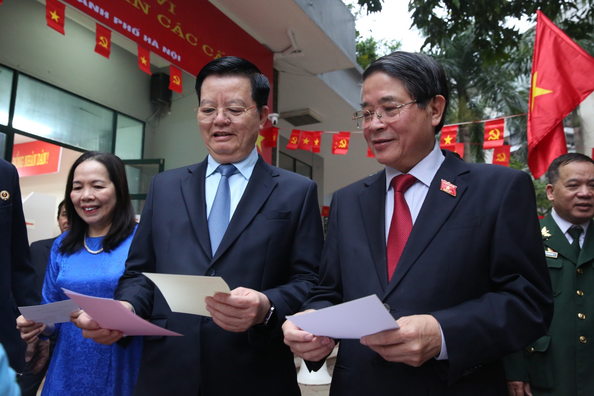 Các đồng chí lãnh đạo Đảng, Nhà nước hòa cùng 'Ngày hội non sông'