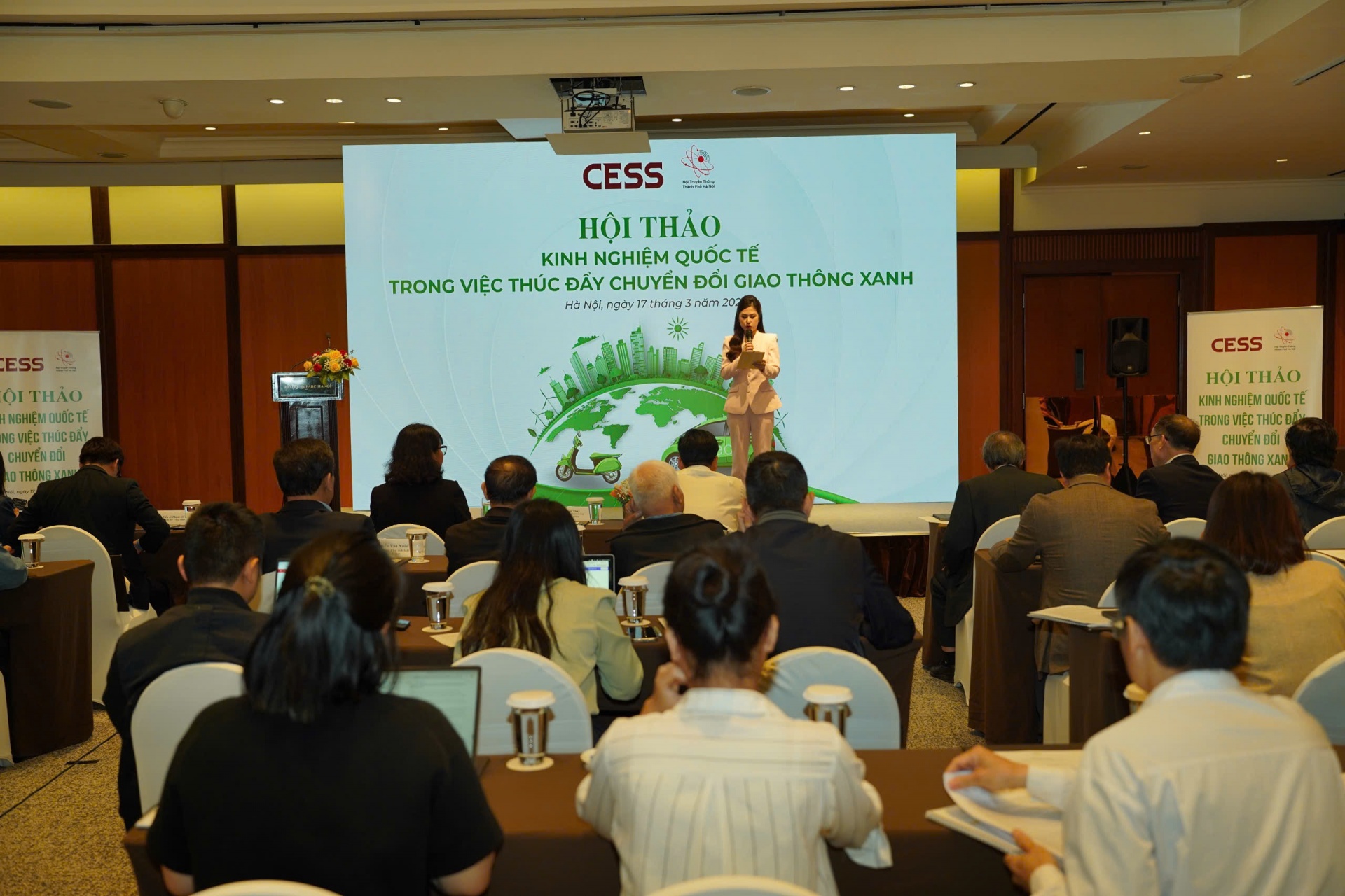 undefined HỘI THẢO “KINH NGHIỆM QUỐC TẾ TRONG VIỆC THÚC ĐẨY CHUYỂN ĐỔI GIAO THÔNG XANH”