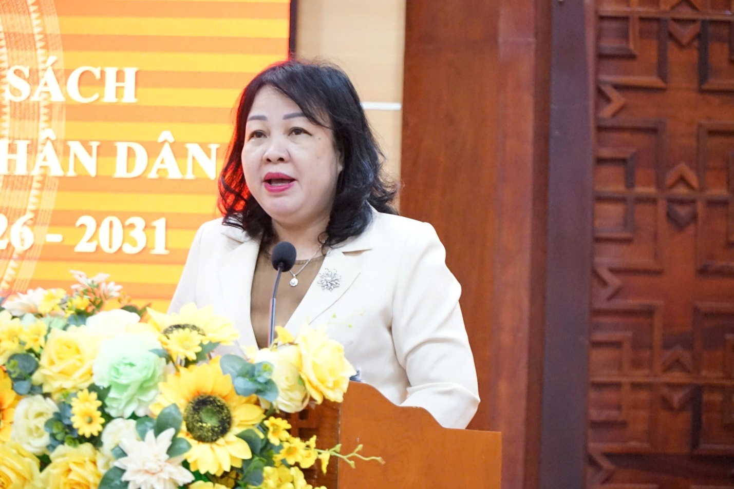 Phó Bí thư Thường trực Tỉnh ủy, Chủ tịch HĐND tỉnh, Chủ tịch Ủy ban Bầu cử tỉnh Đắk Lắk Cao Thị Hòa An phát biểu tại hội nghị.