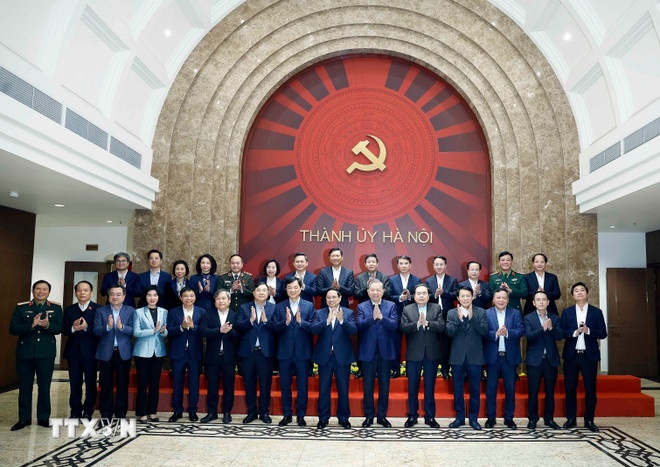   Tổng Bí thư Tô Lâm, Thủ tướng Phạm Minh Chính, Chủ tịch Quốc hội Trần Thanh Mẫn và các đại biểu tại buổi làm việc với Ban Thường vụ Thành ủy Hà Nội. (Ảnh: TTXVN)