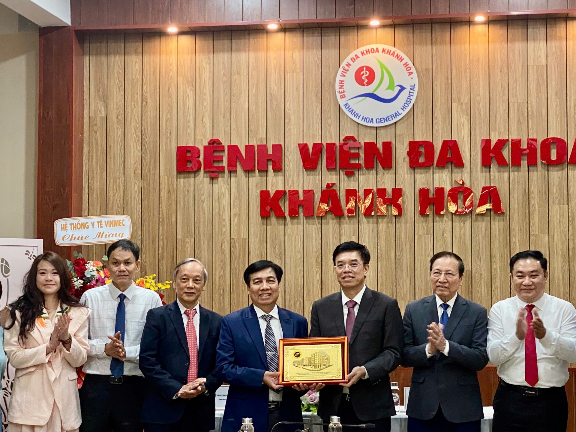 Bệnh viện Đa khoa Khánh Hòa và Công ty Cổ phần Bệnh viện Đa khoa Quốc tế Vinmec ký kết hợp tác chuyên môn Bệnh viện Đa khoa Khánh Hòa và Công ty Cổ phần Bệnh viện Đa khoa Quốc tế Vinmec ký kết hợp tác chuyên môn