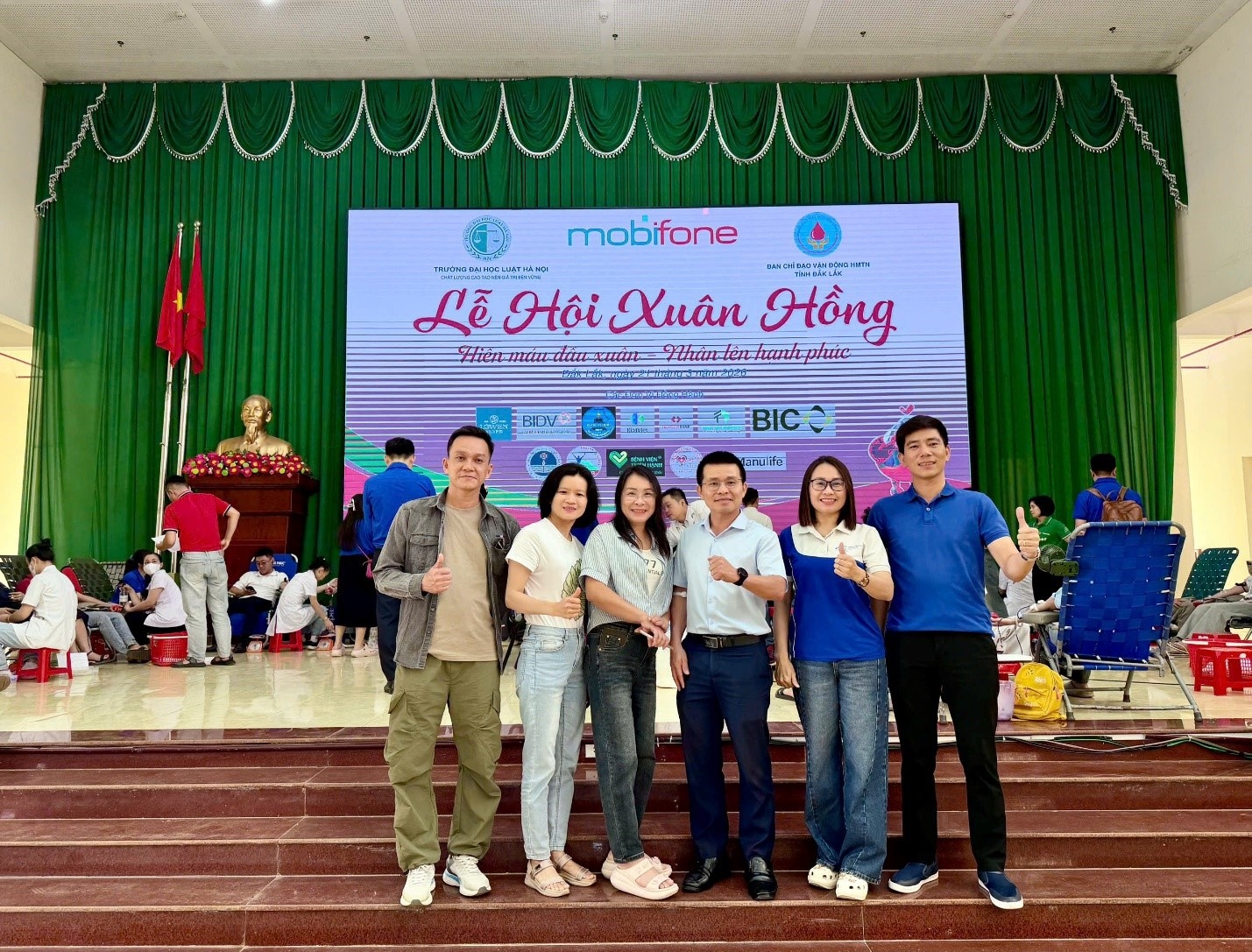 Đoàn cán bộ, giảng viên và nhân viên tham gia “Lễ hội Xuân hồng 2026”, lan tỏa tinh thần hiến máu tình nguyện vì sức khỏe cộng đồng. Ảnh: Đức Sỹ Đoàn cán bộ, giảng viên và nhân viên tham gia “Lễ hội Xuân hồng 2026”, lan tỏa tinh thần hiến máu tình nguyện vì sức khỏe cộng đồng. Ảnh: Đức Sỹ