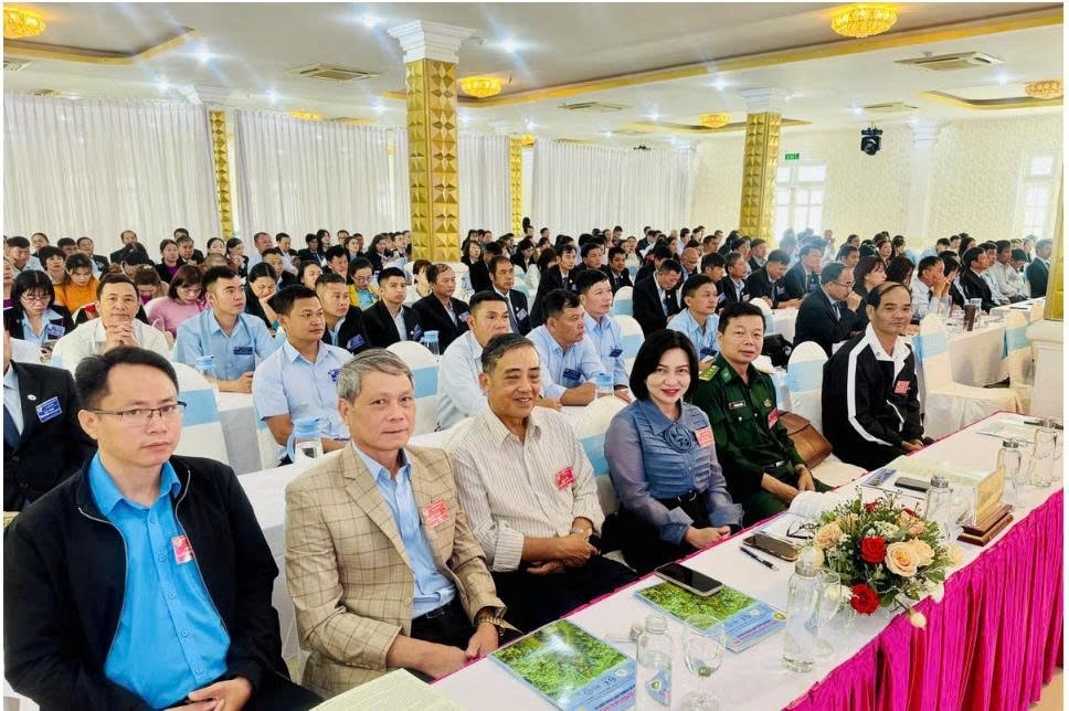  Các đại biểu tham dự hội nghị, phát huy tinh thần trách nhiệm, dân chủ và sự đồng thuận cao.