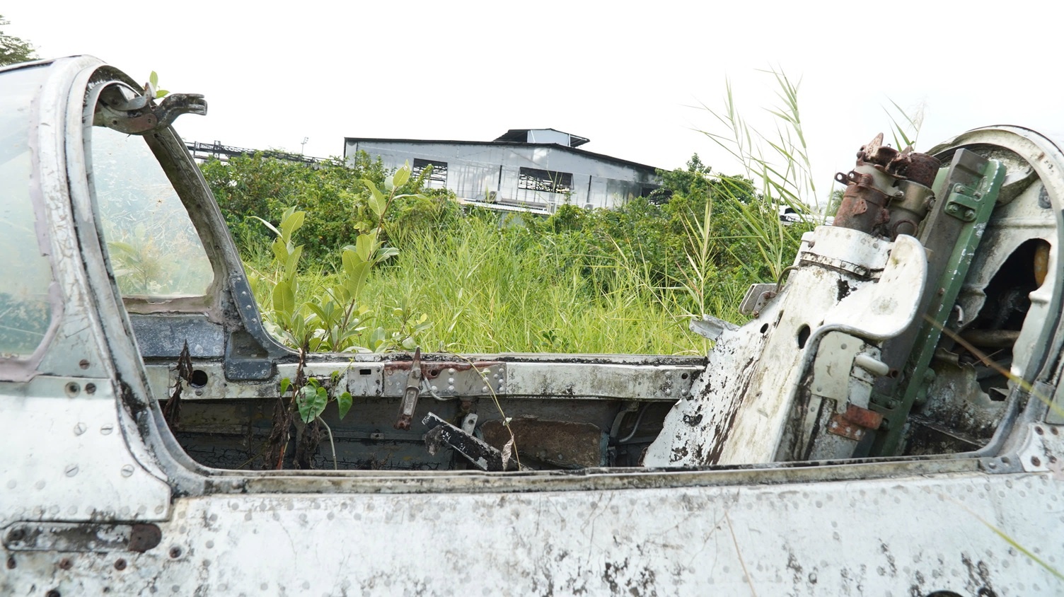 Vụ máy bay MiG-21 “bỏ quên” tại Cà Mau