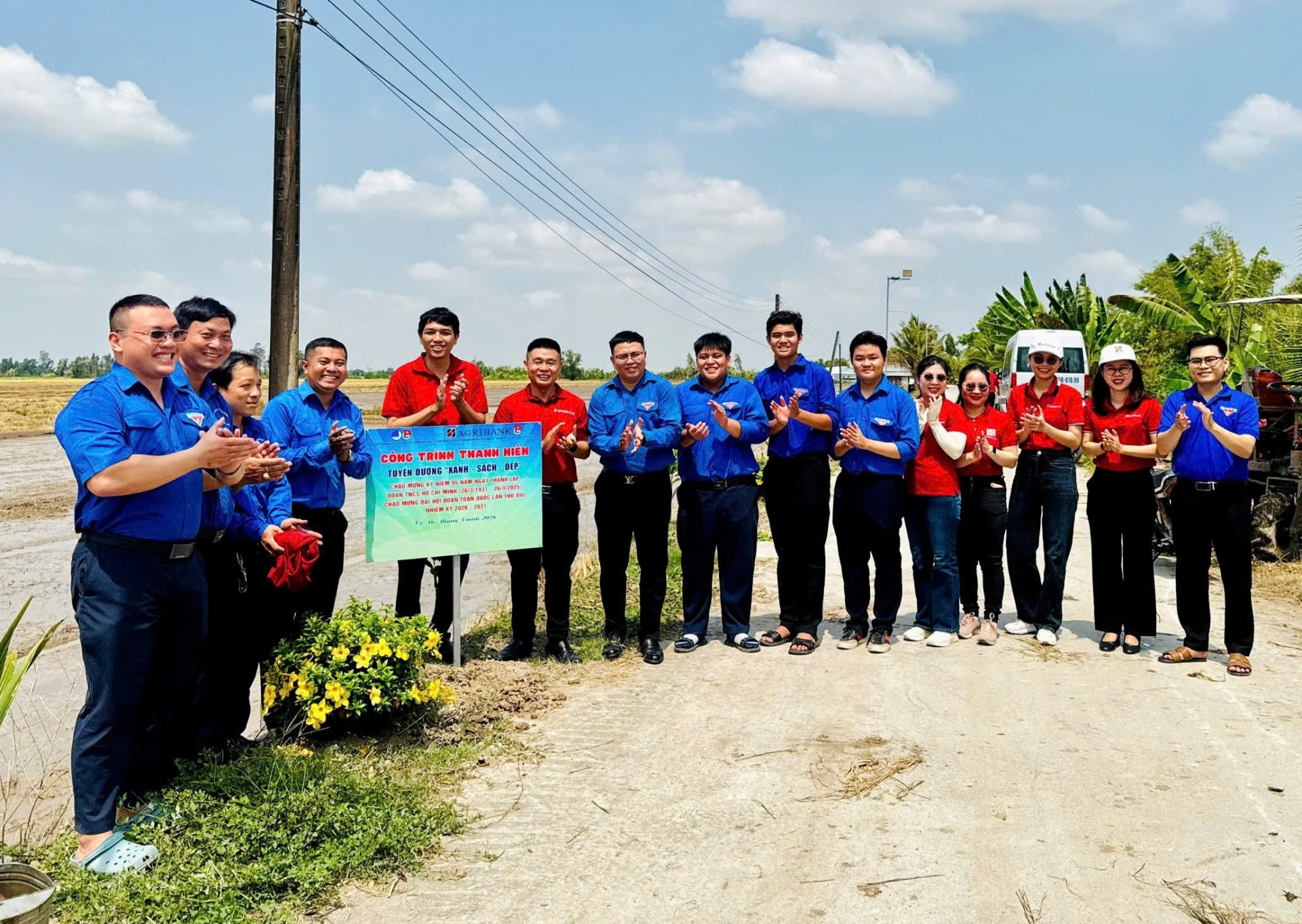 Tuổi trẻ Cờ Đỏ chung tay vun đắp những tuyến đường xanh