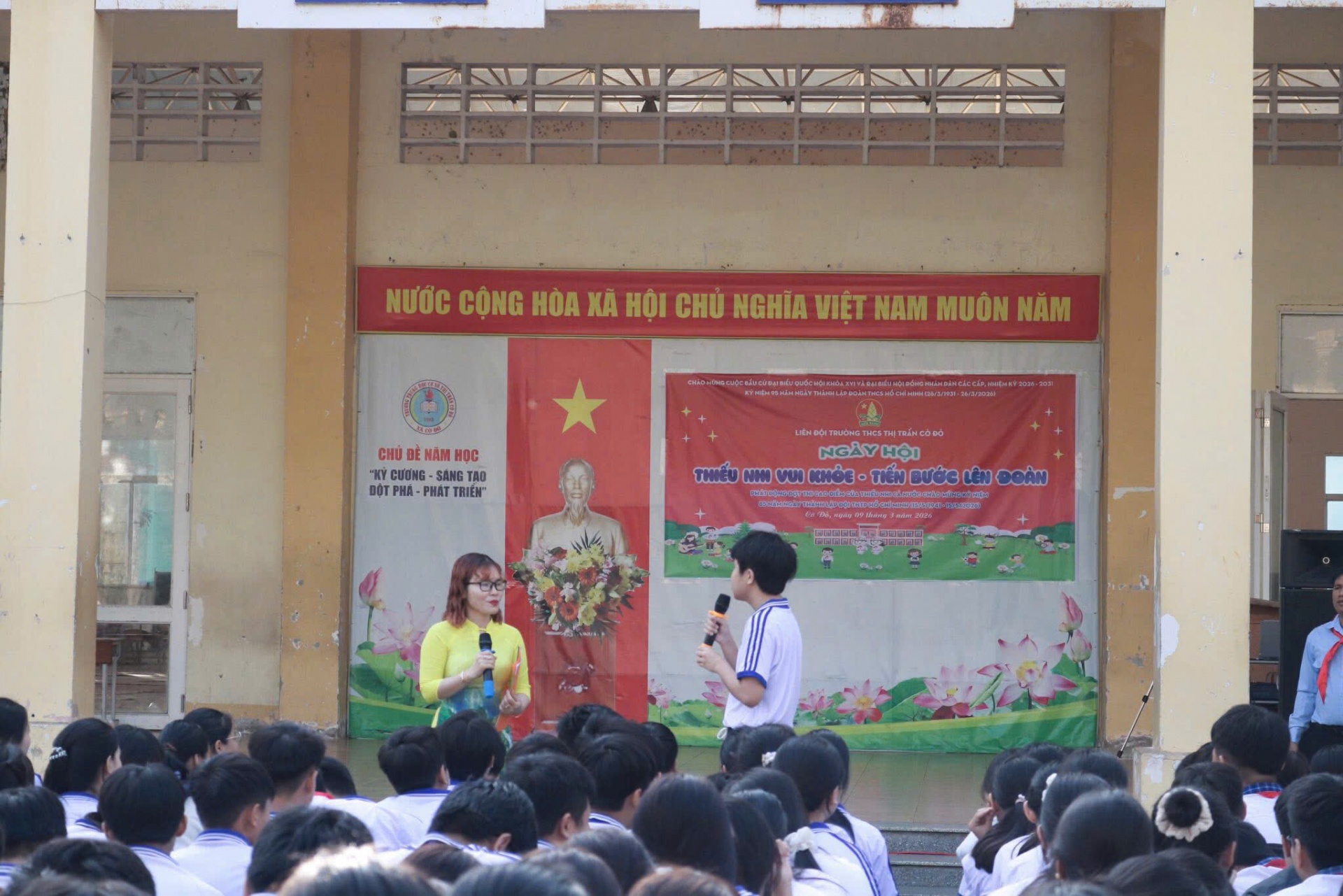 Tuổi trẻ Cờ Đỏ chung tay vun đắp những tuyến đường xanh