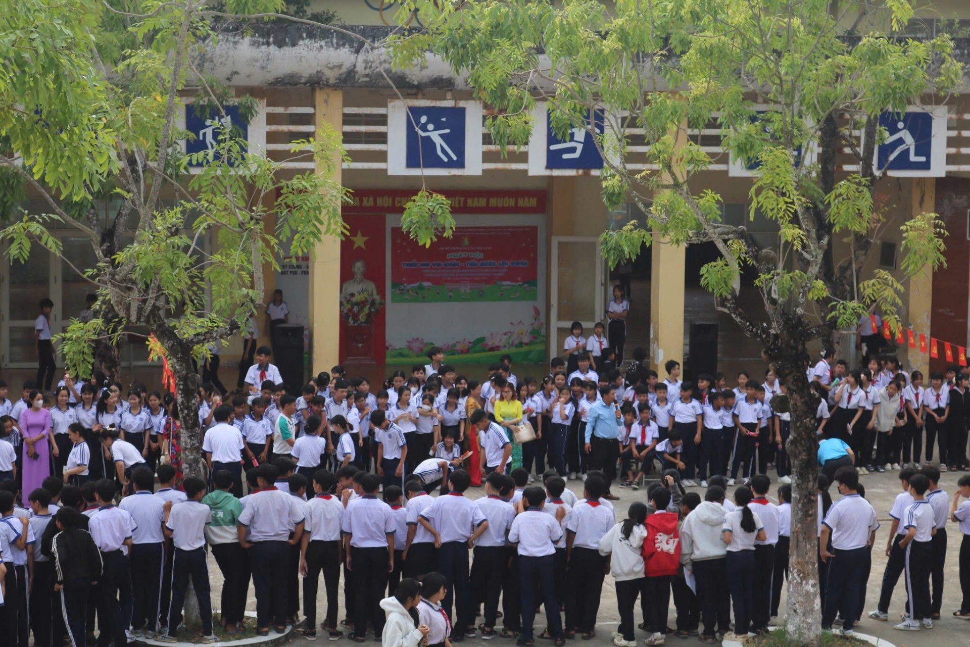 Tuổi trẻ Cờ Đỏ chung tay vun đắp những tuyến đường xanh