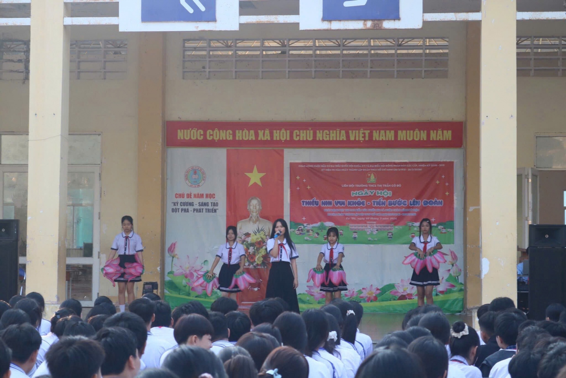 Tuổi trẻ Cờ Đỏ chung tay vun đắp những tuyến đường xanh