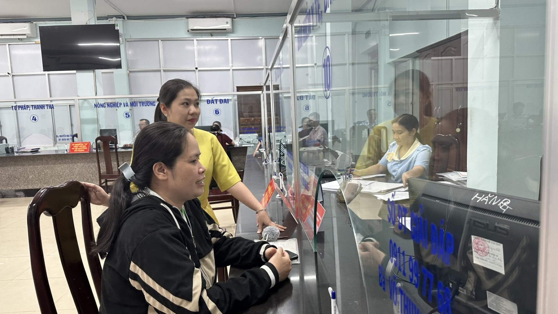 Chuẩn hóa đội ngũ cán bộ, phường Ô Môn hướng tới chính quyền phục vụ