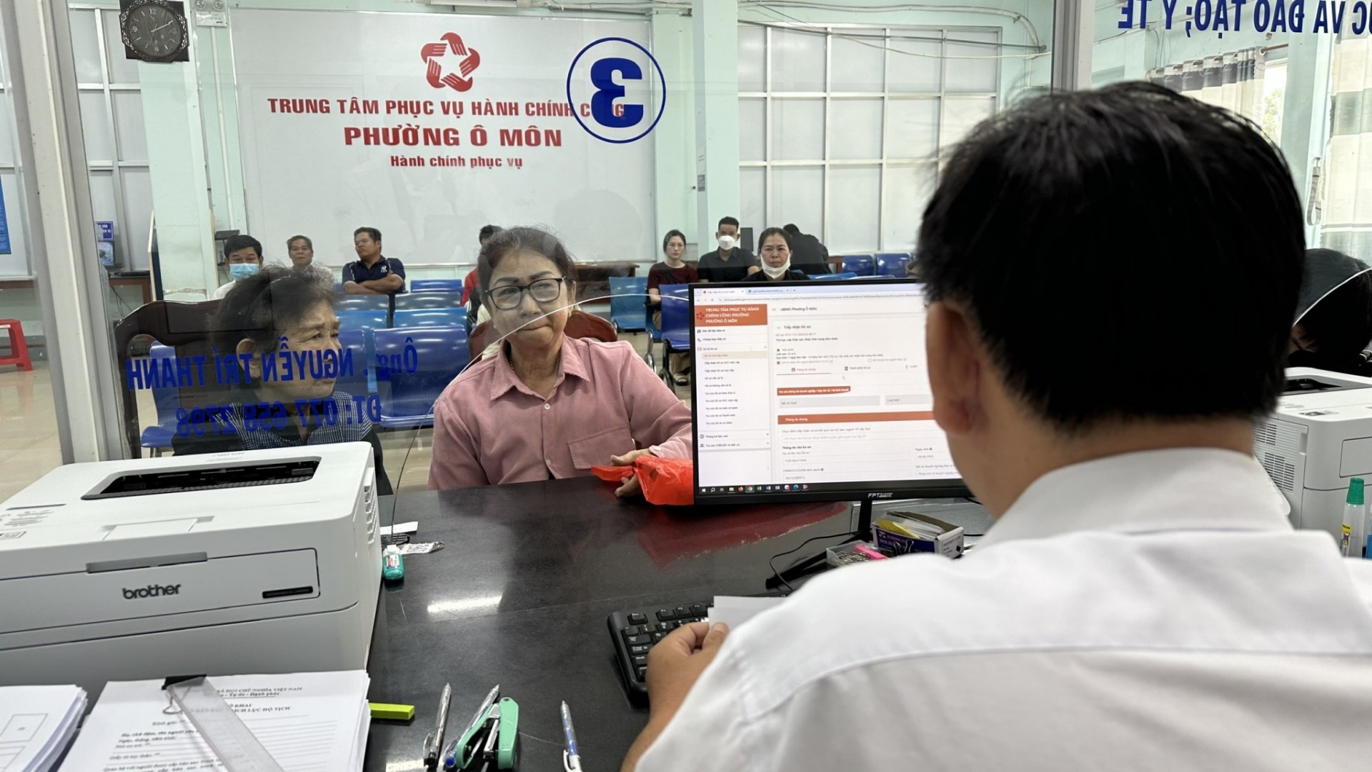 Chuẩn hóa đội ngũ cán bộ, phường Ô Môn hướng tới chính quyền phục vụ