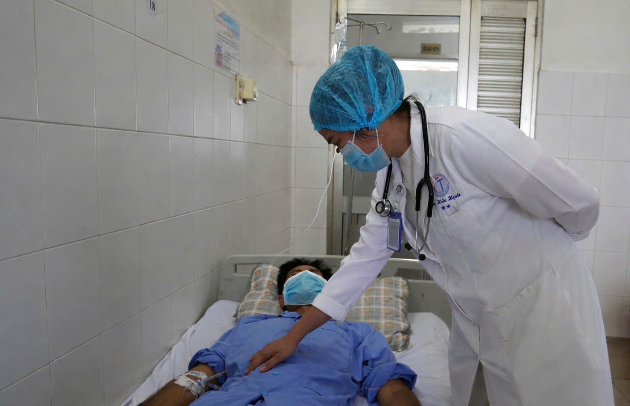 Nội soi gắp xương cá xuyên dạ dày vào đường mật Nội soi gắp xương cá xuyên dạ dày vào đường mật