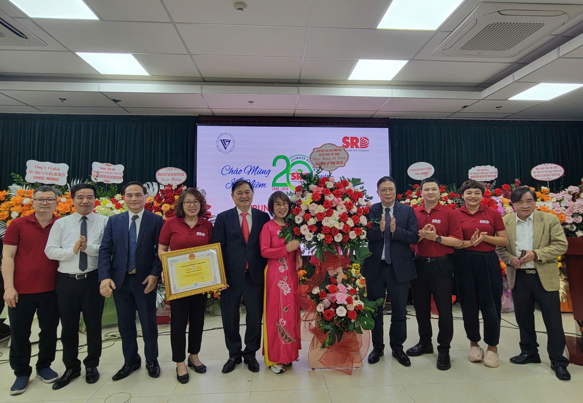  Trung tâm SRD được trao tặng Bằng khen của VUSTA vì những  đóng góp thiết thực  vào sự phát triển chung của VUSTA  và công cuộc phát triển bền vững của đất nước