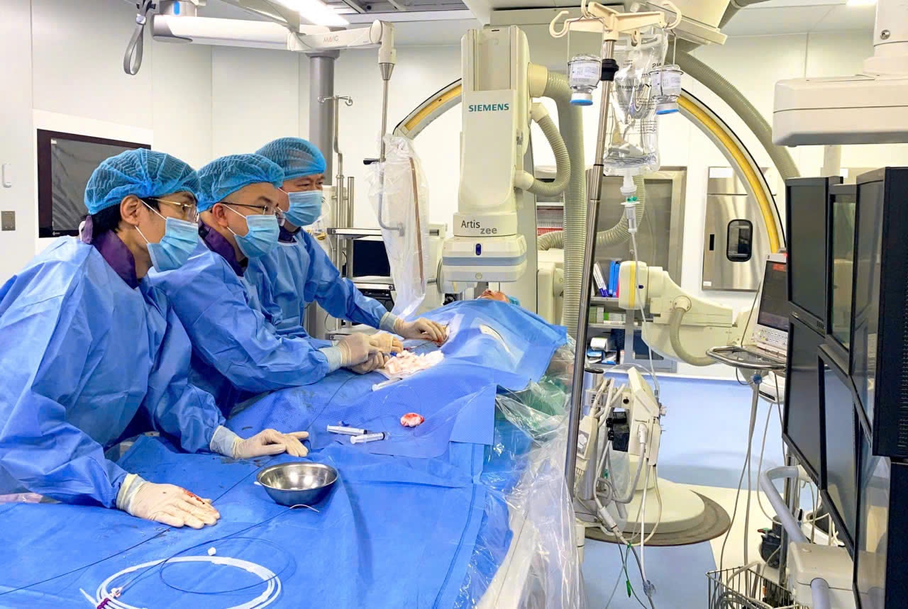 Xử trí thành công ca tim bẩm sinh phức tạp bằng kỹ thuật ít xâm lấn