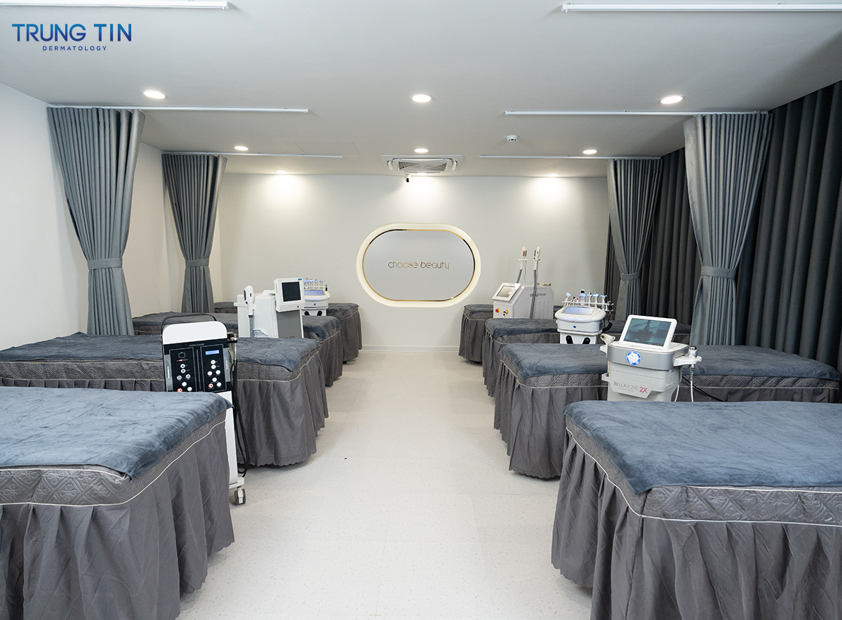 Phòng khám Da liễu Trung Tín nâng tầm chất lượng điều trị bằng chuyên môn và công nghệ hiện đại Phòng khám Da liễu Trung Tín nâng tầm chất lượng điều trị bằng chuyên môn và công nghệ hiện đại