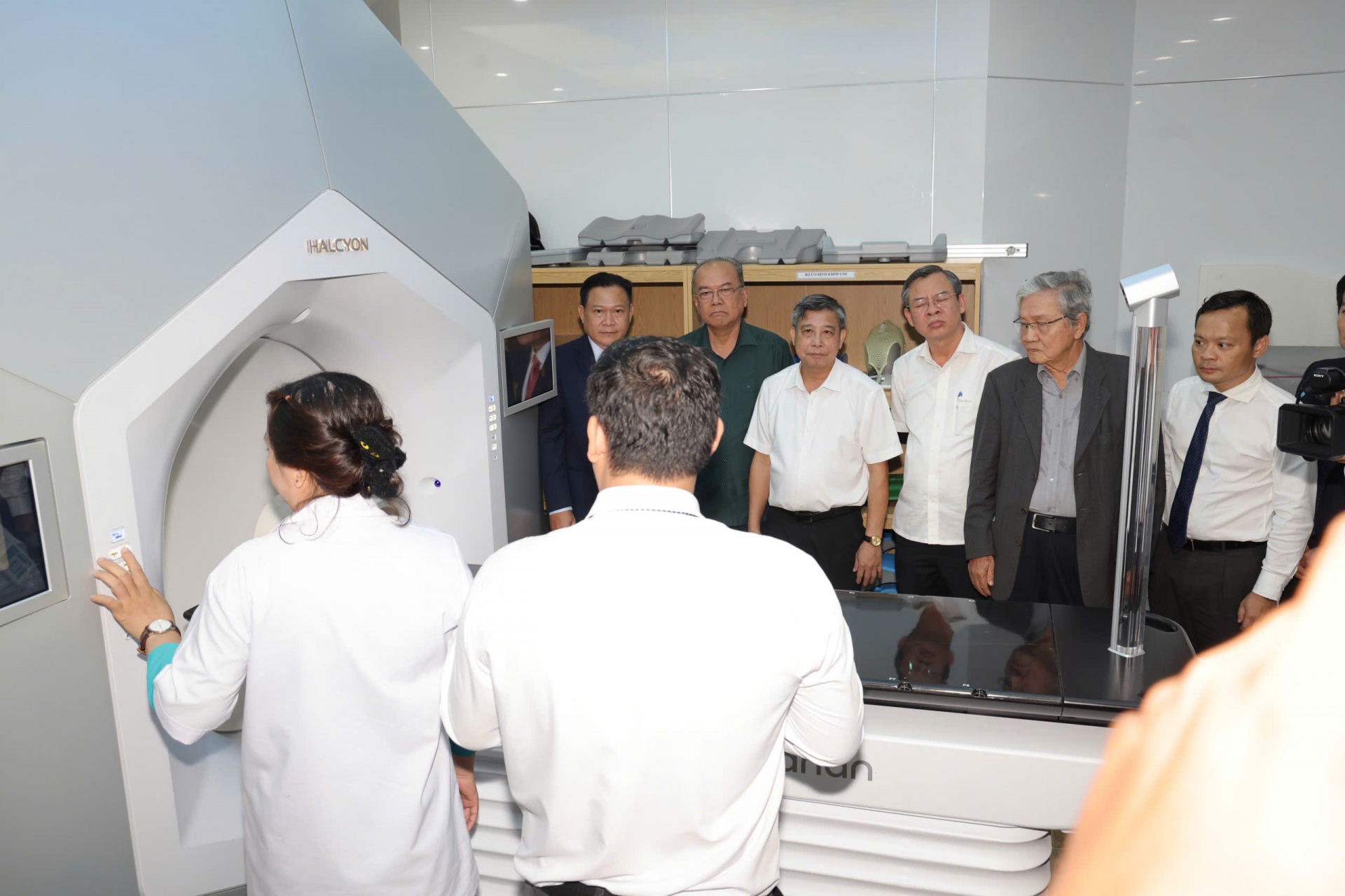 Cần Thơ: Bàn giao hệ thống xạ trị gia tốc cho Bệnh viện Ung bướu Cần Thơ: Bàn giao hệ thống xạ trị gia tốc cho Bệnh viện Ung bướu