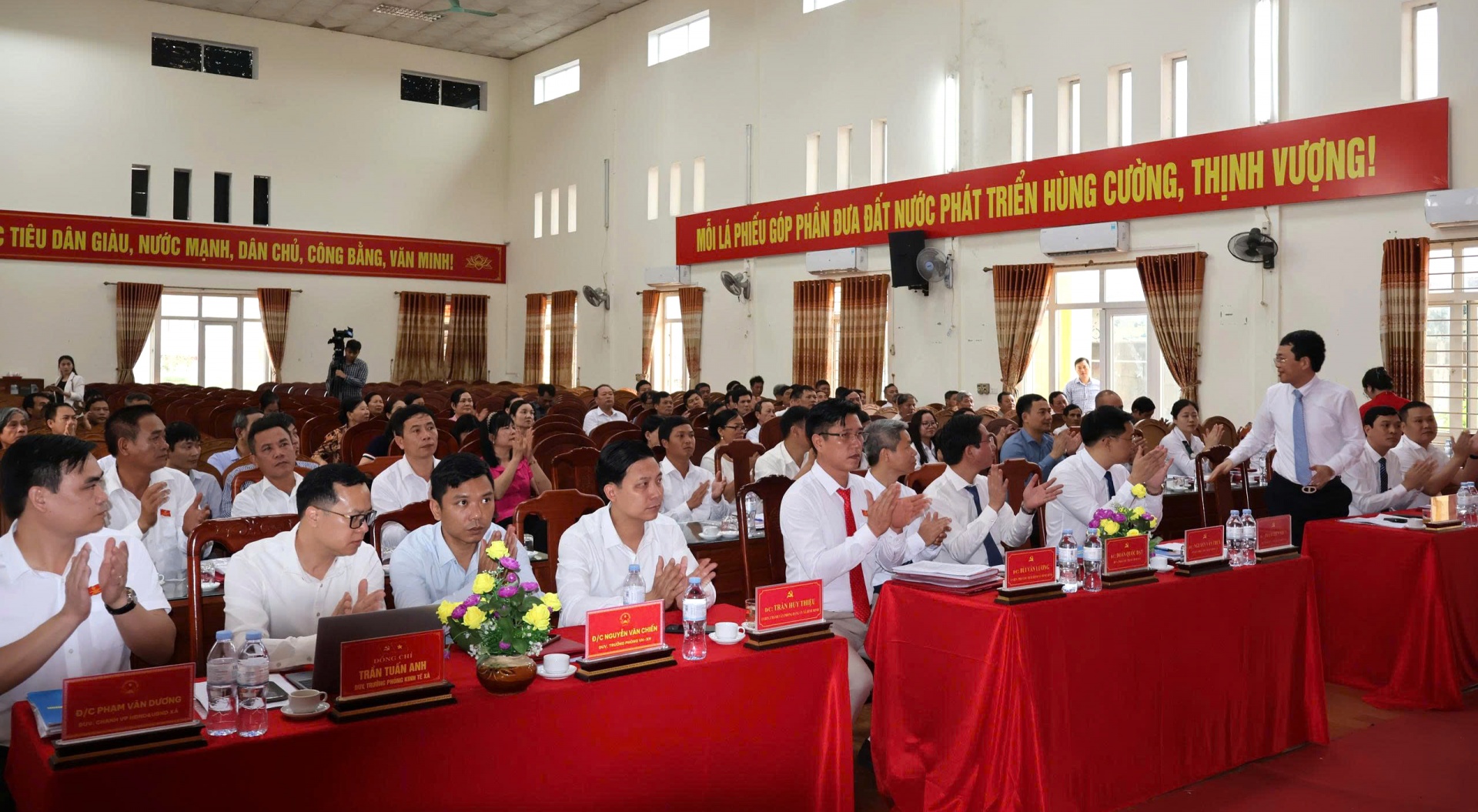 Ninh Bình: Kỳ họp thứ nhất Hội đồng nhân dân xã Bình Minh khoá II, nhiệm kỳ 2026-2031 kiện toàn các chức danh chủ chốt HĐND và UBND