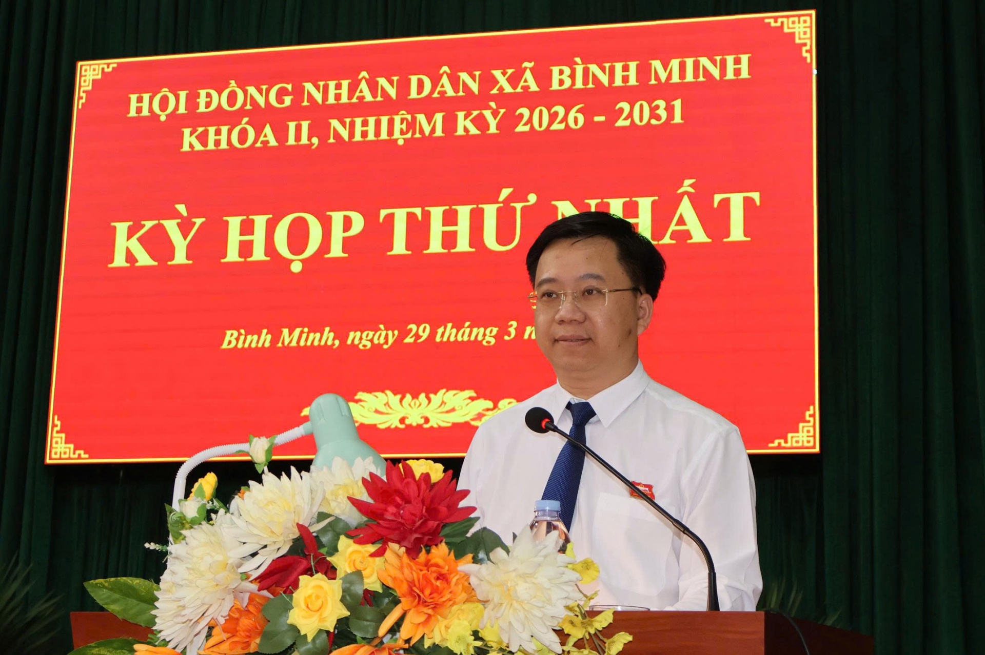 Đồng chí Phạm Biên Thùy – Chủ tịch UBND xã Bình Minh phát biểu tại Hội nghị