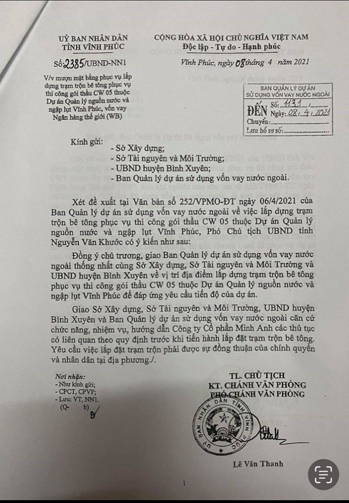 “Văn bản năm 2021 của UBND tỉnh Vĩnh Phúc chấp thuận chủ trương lắp đặt trạm trộn bê tông với tính chất ‘tạm thời’ – nền tảng pháp lý ban đầu của công trình hiện đang phát sinh nhiều vấn đề cần kiểm tra, làm rõ.” “Văn bản năm 2021 của UBND tỉnh Vĩnh Phúc chấp thuận chủ trương lắp đặt trạm trộn bê tông với tính chất ‘tạm thời’ – nền tảng pháp lý ban đầu của công trình hiện đang phát sinh nhiều vấn đề cần kiểm tra, làm rõ.”